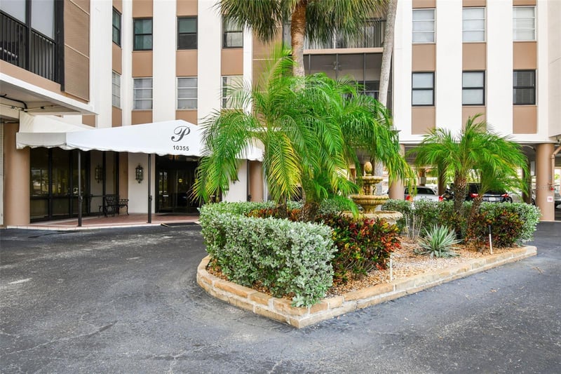 10355 Paradise Blvd #702, Treasure Island, FL 33706