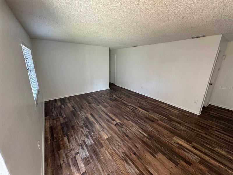 4851 16th St, Zephyrhills, FL 33542