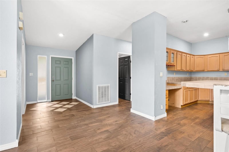 12801 Cliffside Pl, Thonotosassa, FL 33592