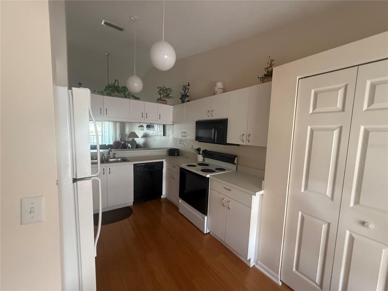 4211 Caddie Dr #202, Bradenton, FL 34203