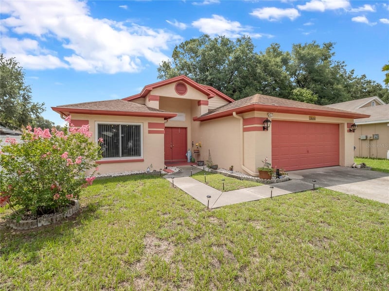 1604 Coppersmith Ct, Lutz, FL 33559