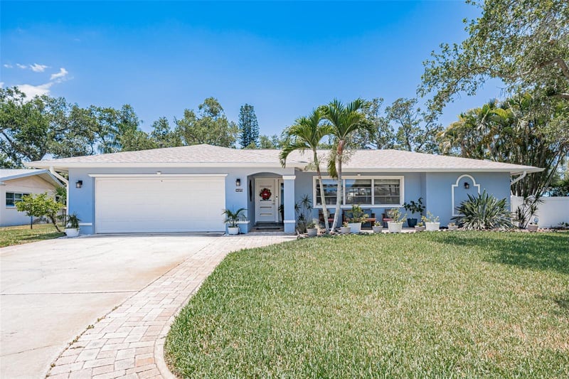 14570 Tanglewood Dr, Largo, FL 33774