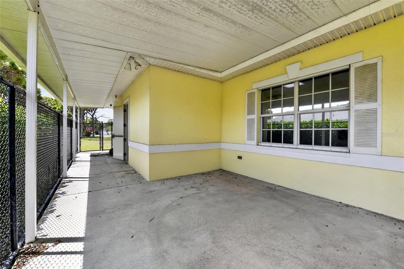 2555 Pinellas Point Dr, St Petersburg, FL 33706
