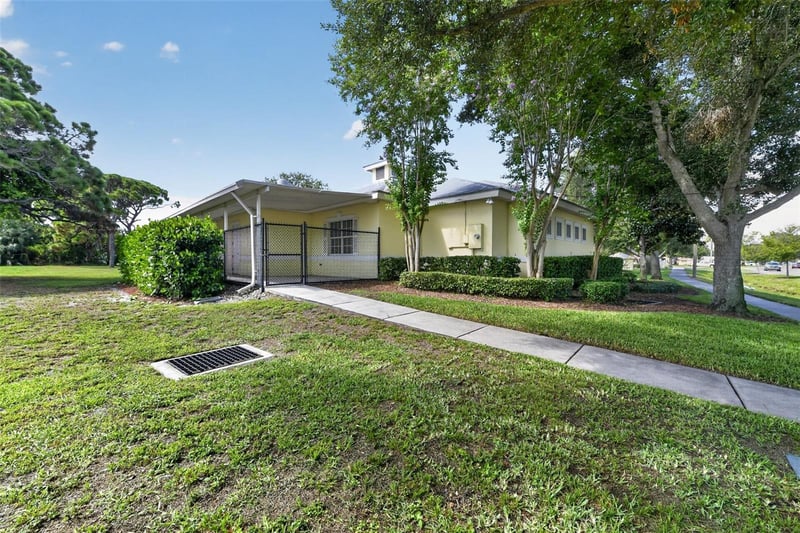 2555 Pinellas Point Dr, St Petersburg, FL 33706