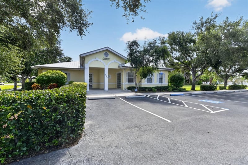 2555 Pinellas Point Dr, St Petersburg, FL 33706