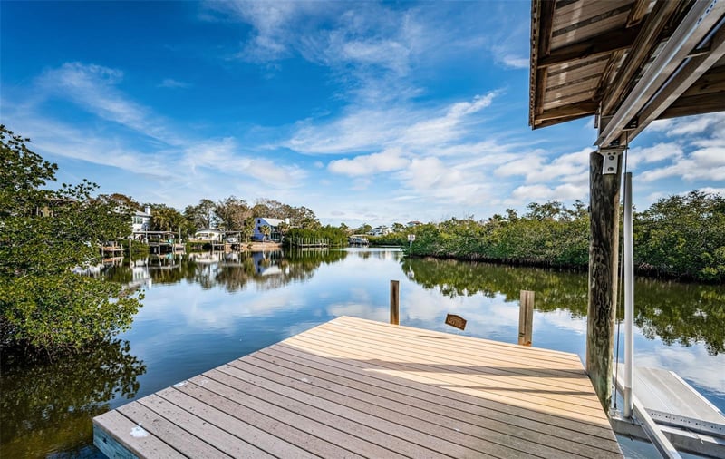 624 Mayo St, Crystal Beach, FL 34681