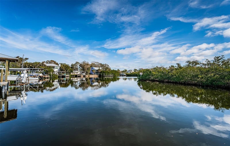 624 Mayo St, Crystal Beach, FL 34681