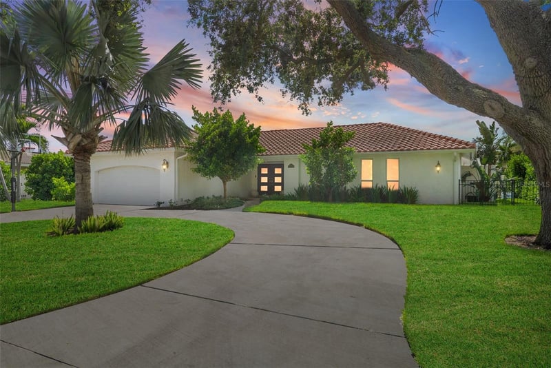 1985 Carolina Ave, St Petersburg, FL 33703