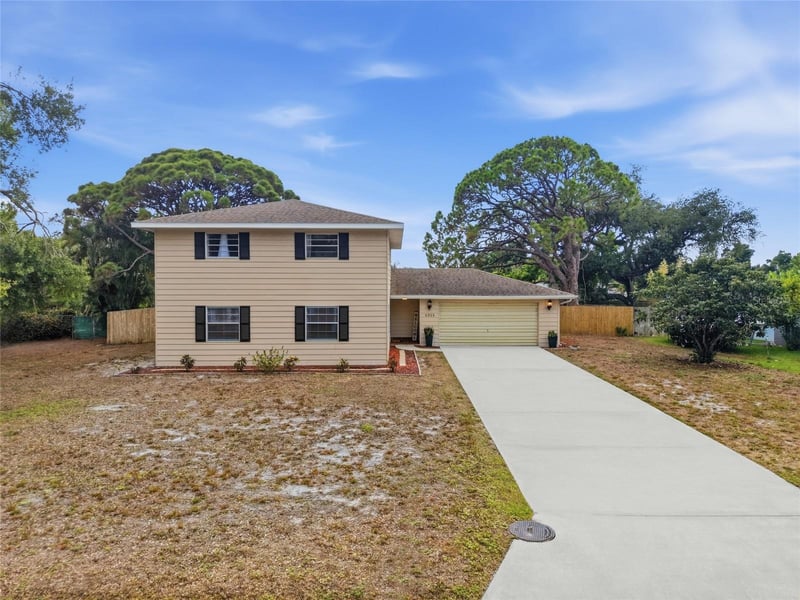 5315 9th Avenue Dr, Bradenton, FL 34209