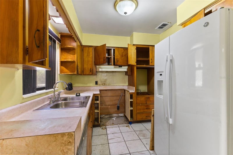 2608 Yukon St, Tampa, FL 33604