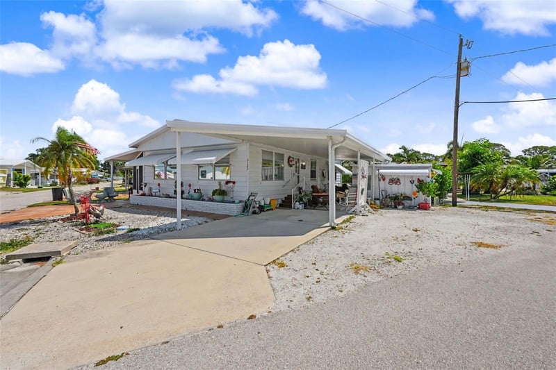 6523 Kansas St, Bradenton, FL 34207
