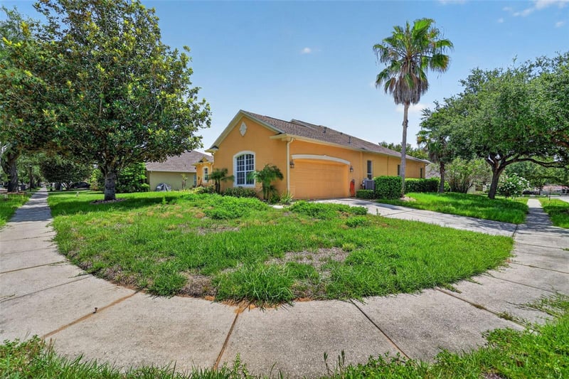 316 Harts Oak Pl, Seffner, FL 33584