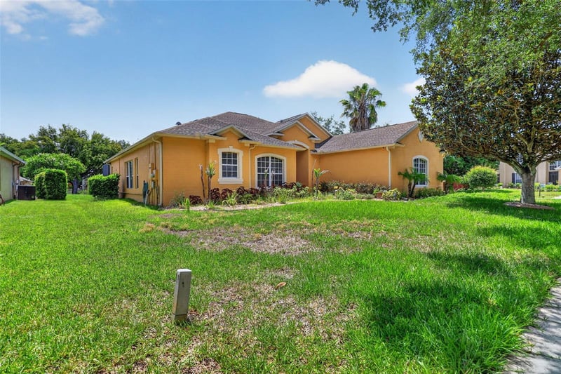 316 Harts Oak Pl, Seffner, FL 33584