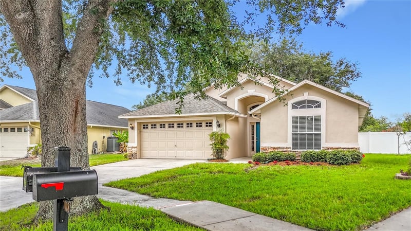 7016 Jamestown Manor Dr, Riverview, FL 33578