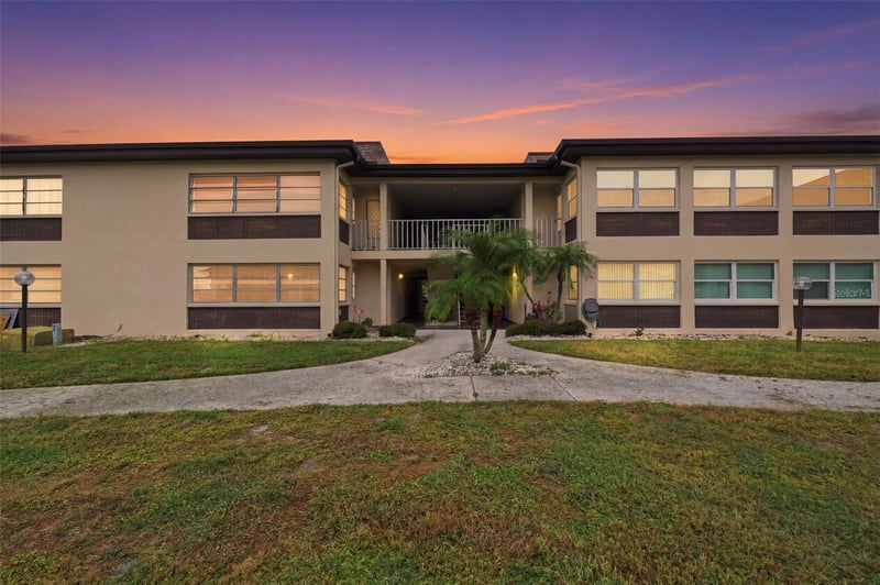 5242 Opal Ln #104, New Port Richey, FL 34652
