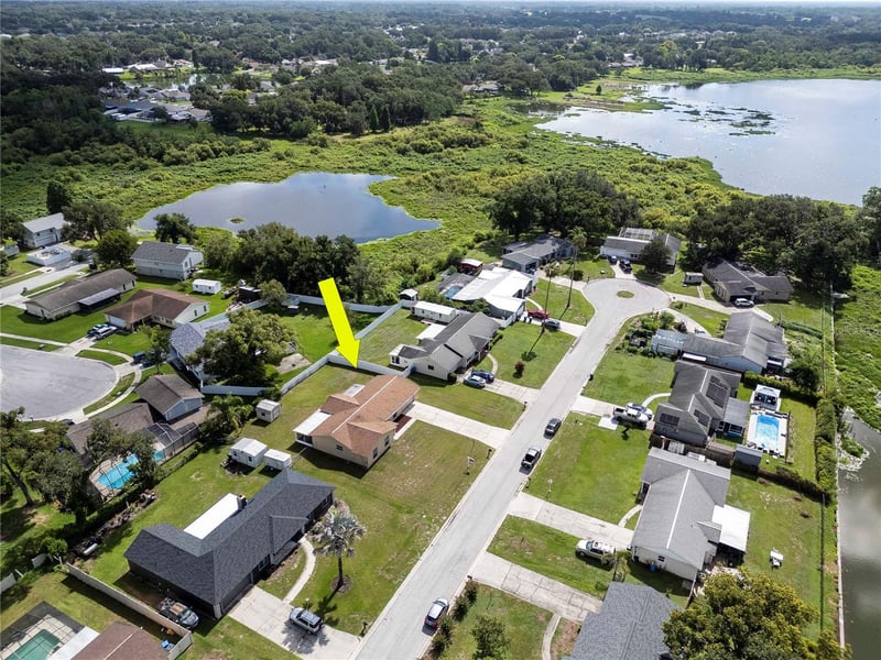 1208 Lady Guinevere Dr, Valrico, FL 33594