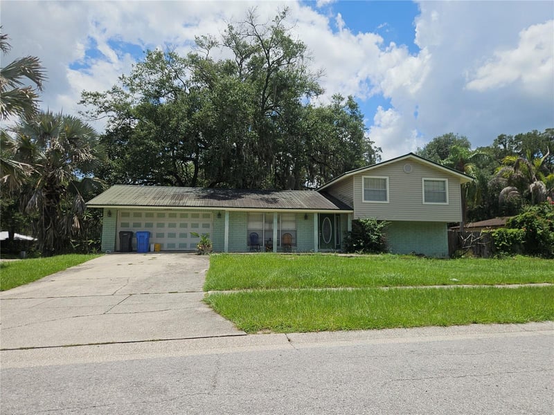 1203 Lake Valrico Ln, Valrico, FL 33594