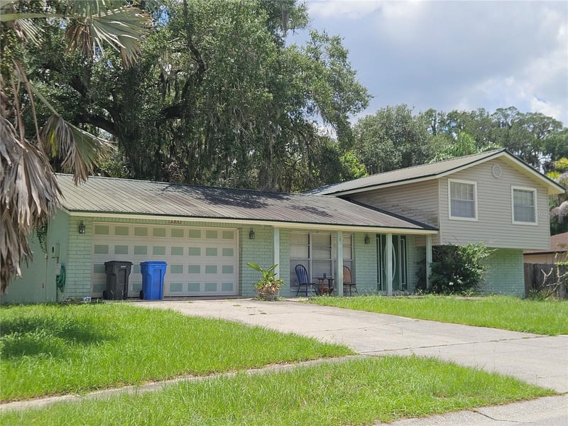 1203 Lake Valrico Ln, Valrico, FL 33594