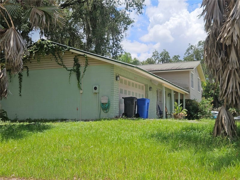1203 Lake Valrico Ln, Valrico, FL 33594