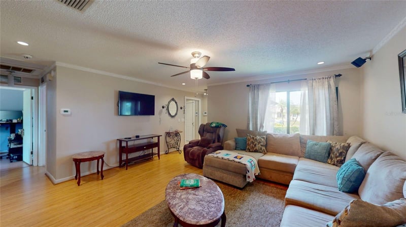 6960 Pinecrest Ln, Pinellas Park, FL 33781
