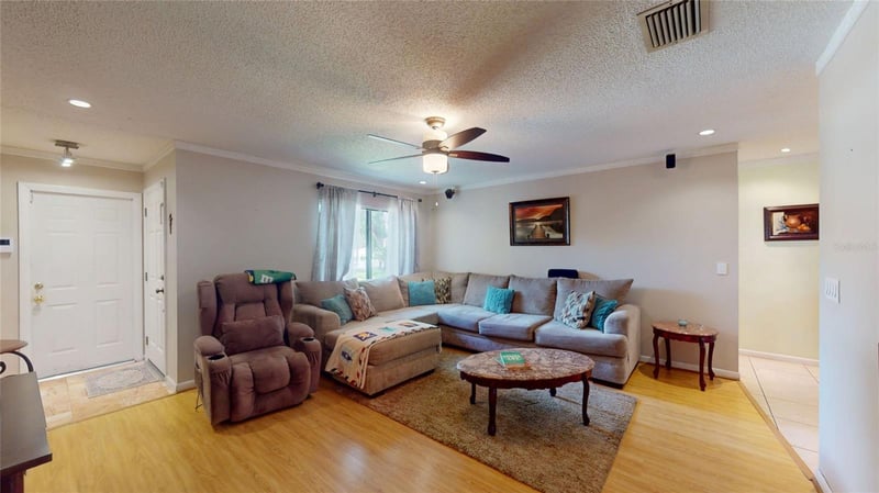 6960 Pinecrest Ln, Pinellas Park, FL 33781