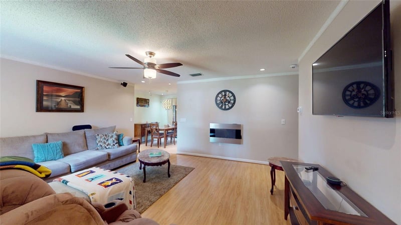6960 Pinecrest Ln, Pinellas Park, FL 33781