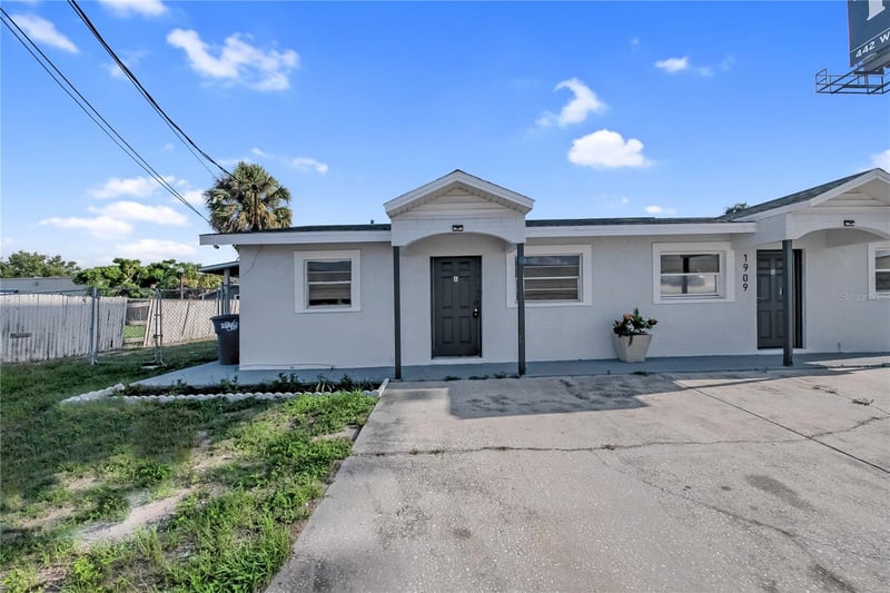 1909 Green St, Tampa, FL 33607