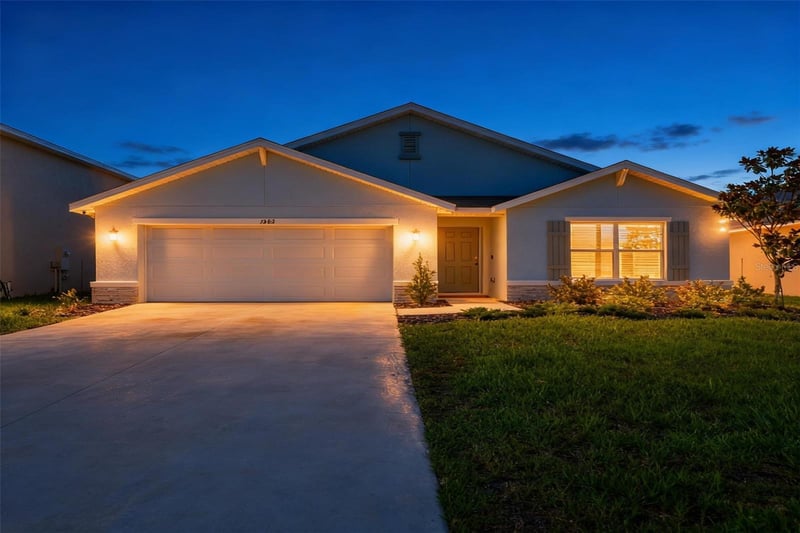 1902 Tahitian Sunrise Dr, Plant City, FL 33565