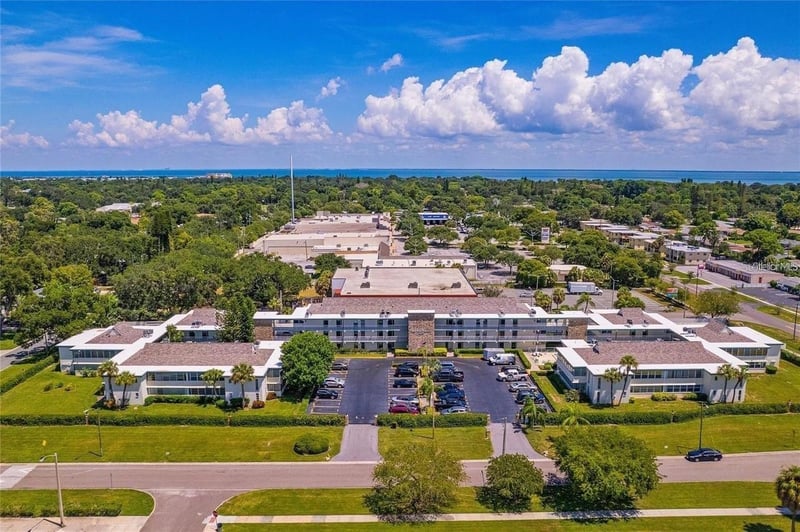 6100 12th St #107, St Petersburg, FL 33705
