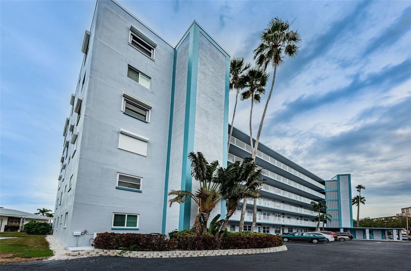 1868 Shore Dr #102, South Pasadena, FL 33707