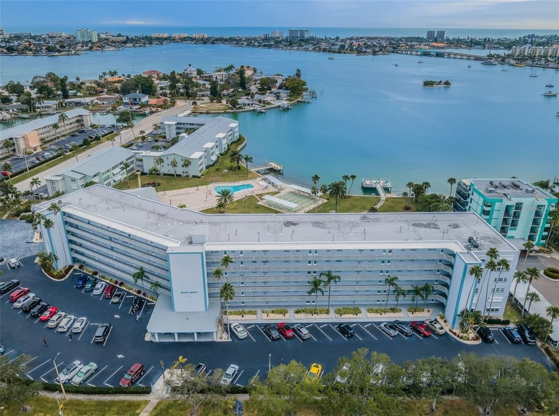 1868 Shore Dr #102, South Pasadena, FL 33707