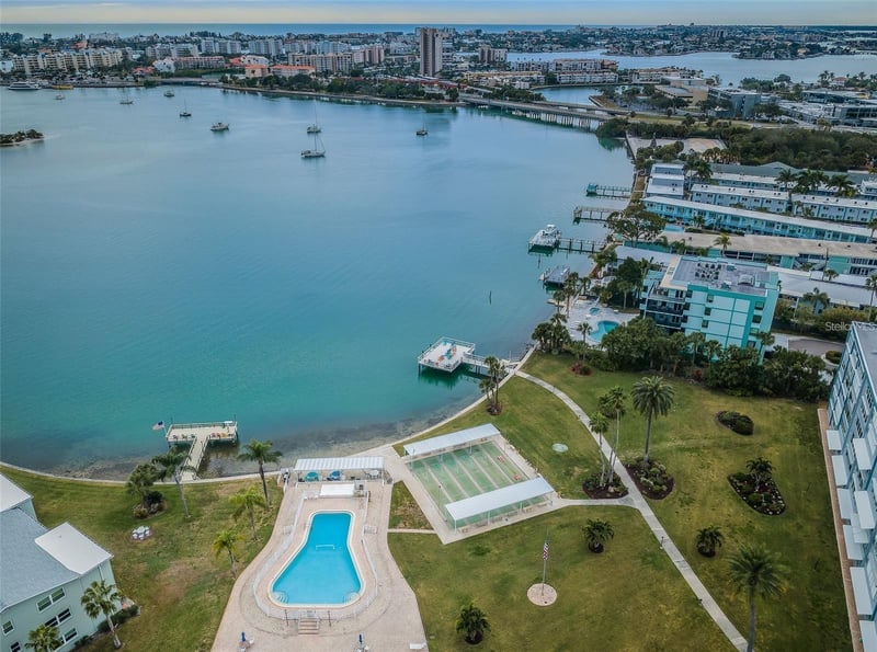 1868 Shore Dr #102, South Pasadena, FL 33707