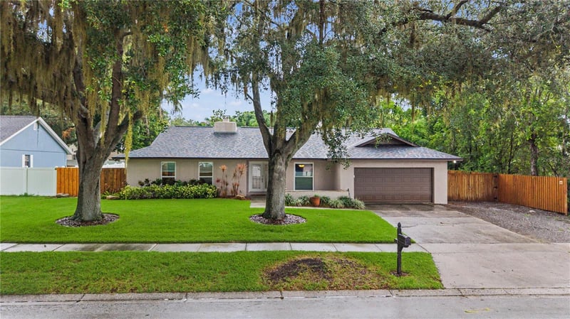 1112 Lakemont Dr, Valrico, FL 33594