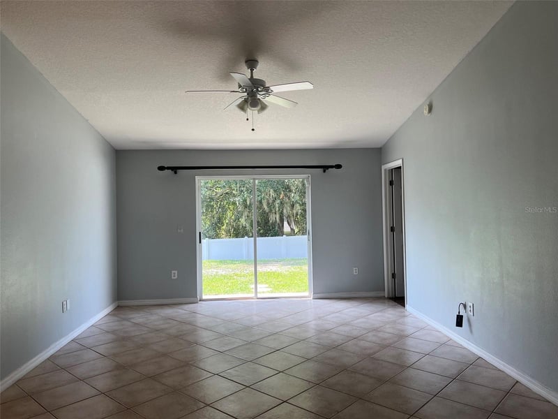 18169 Sandy Pointe Dr, Tampa, FL 33647
