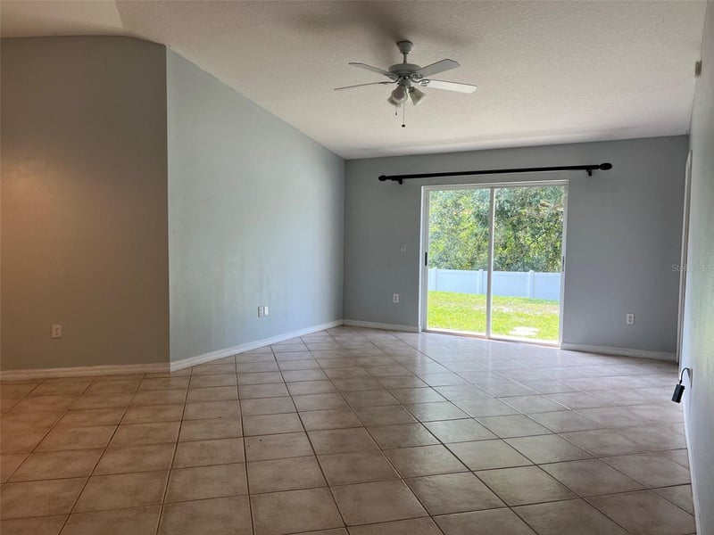 18169 Sandy Pointe Dr, Tampa, FL 33647