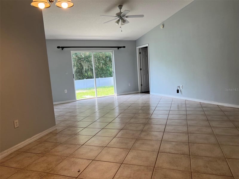 18169 Sandy Pointe Dr, Tampa, FL 33647