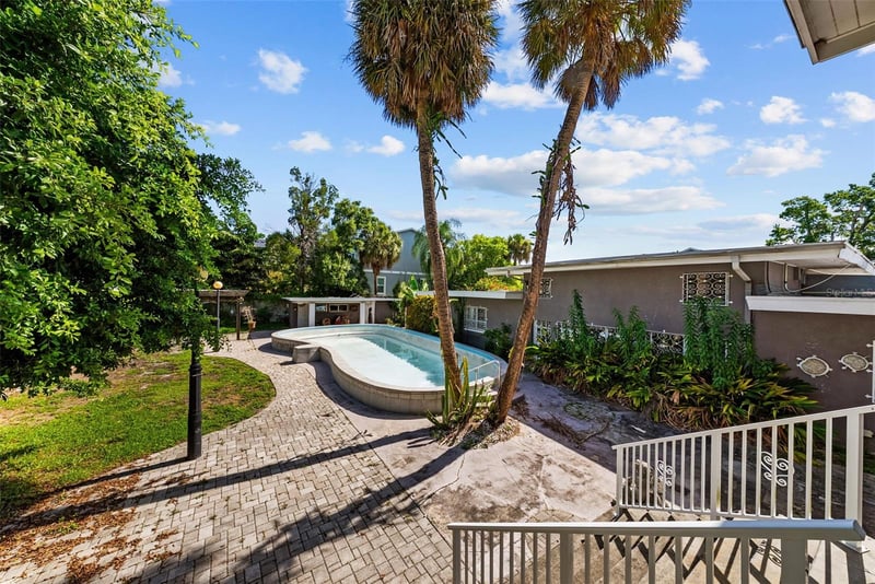 211 Shore Crest Dr, Tampa, FL 33609