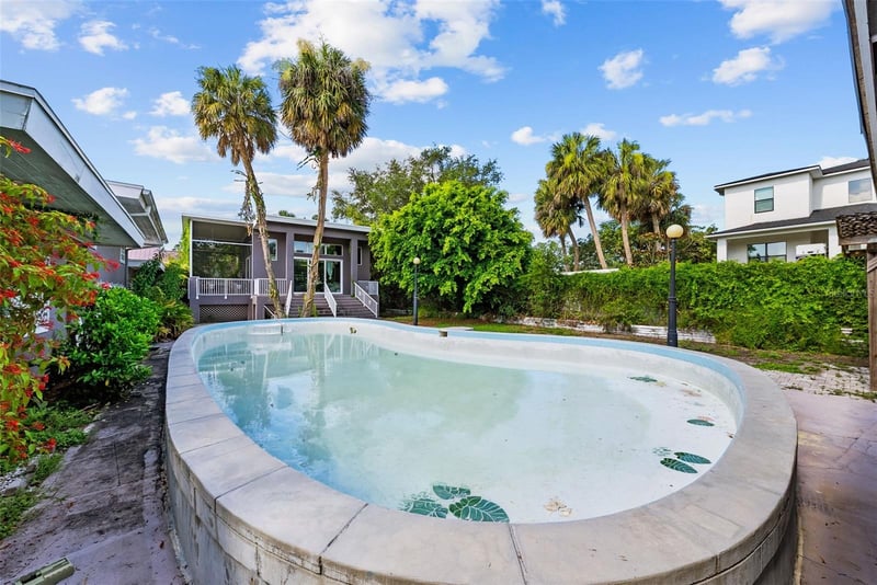 211 Shore Crest Dr, Tampa, FL 33609