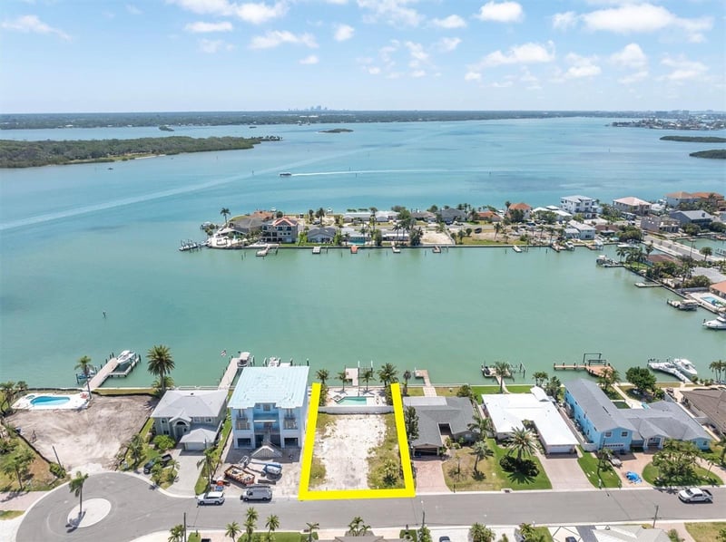 575 Crystal Dr, Madeira Beach, FL 33708