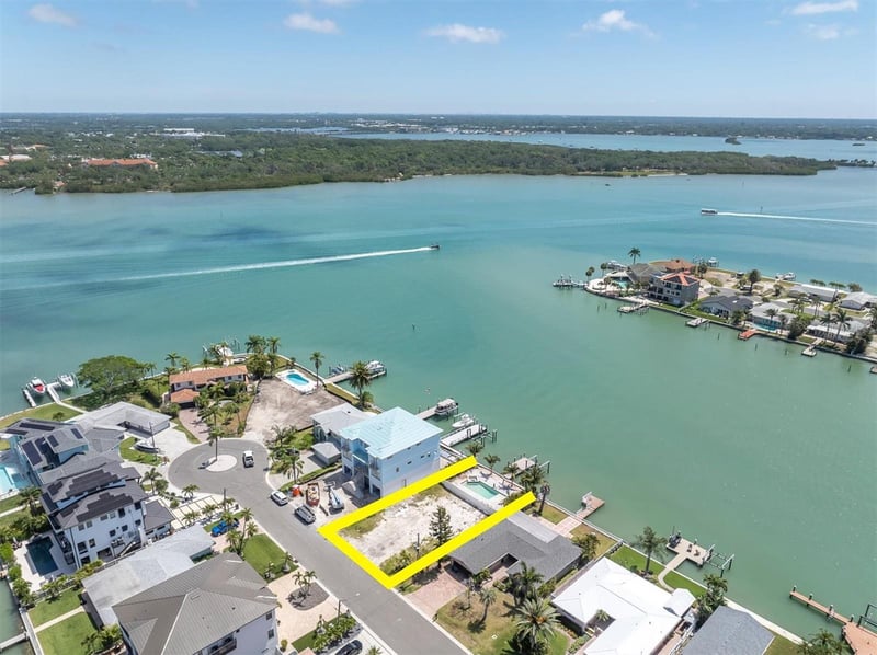 575 Crystal Dr, Madeira Beach, FL 33708