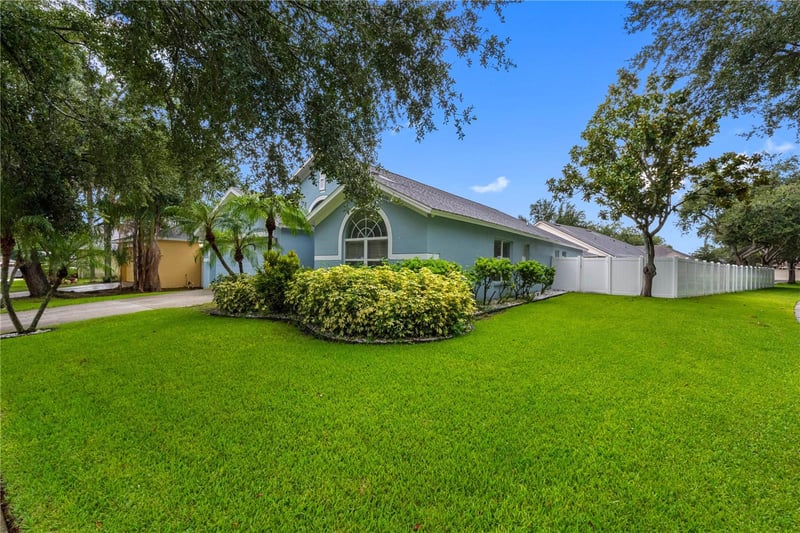 3306 Pin Oak Ln, Tampa, FL 33618