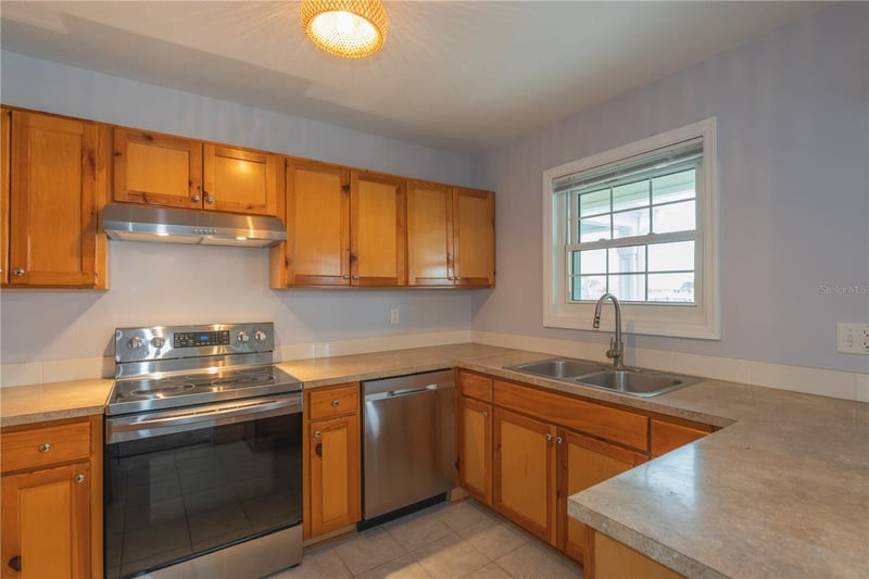 123 Seahorse Dr #D, St Petersburg, FL 33705