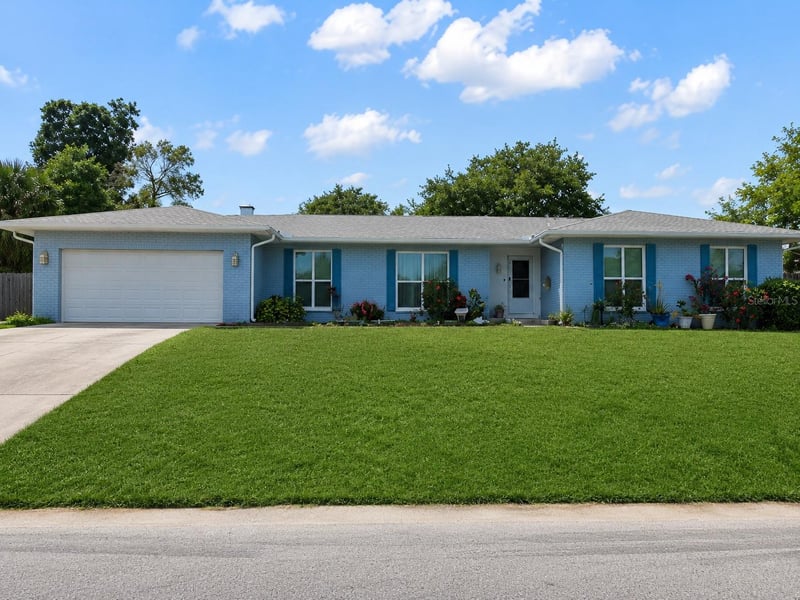 1124 King Arthur Ct, Valrico, FL 33594