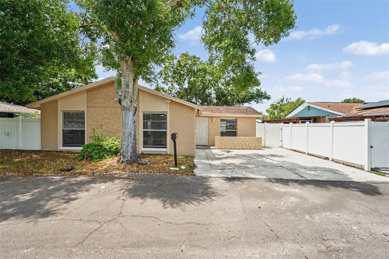 6404 Freedom Ct, Tampa, FL 33634