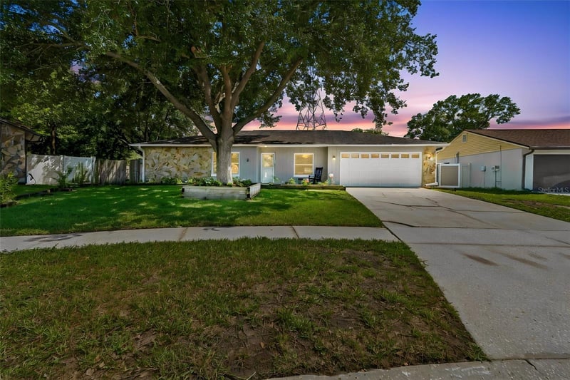 16205 Sawgrass Cir, Tampa, FL 33624
