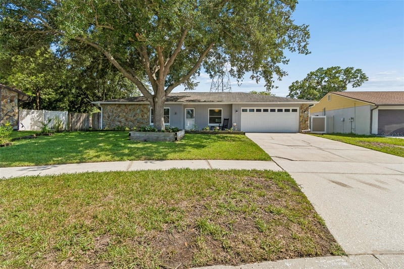 16205 Sawgrass Cir, Tampa, FL 33624
