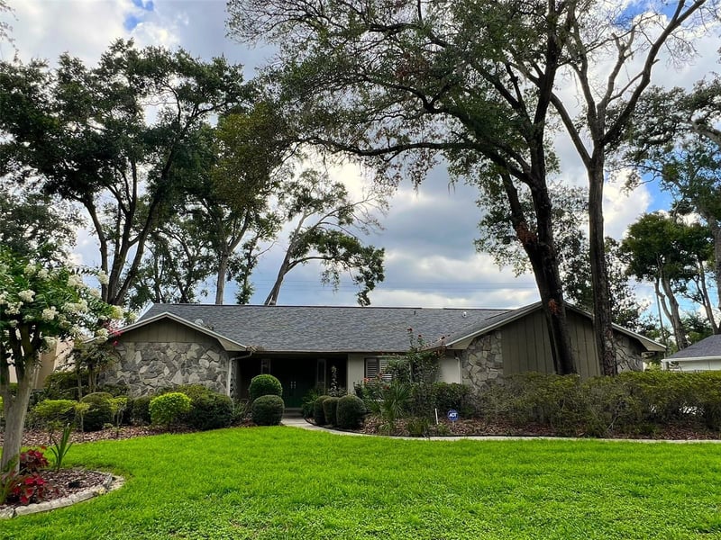 6328 Queensway Dr, Temple Terrace, FL 33617