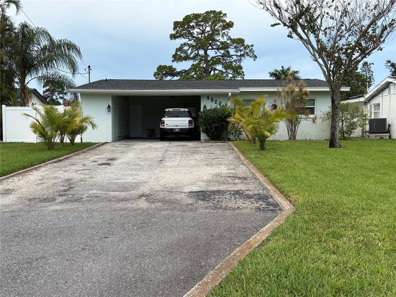 4820 Venetian Blvd, St Petersburg, FL 33702