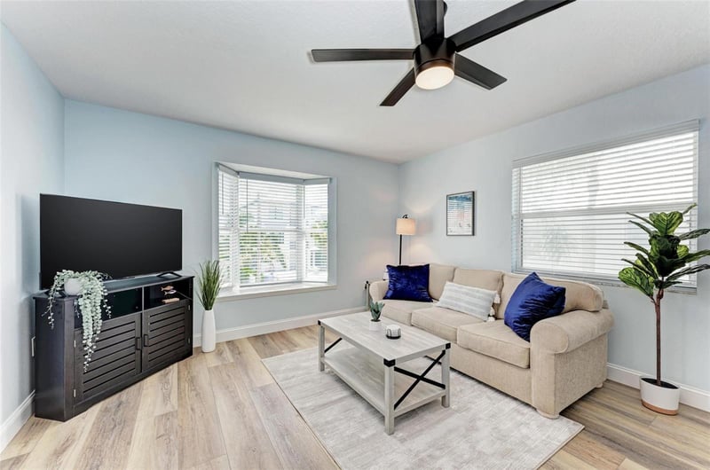 204 Bay Dr, Bradenton Beach, FL 34217