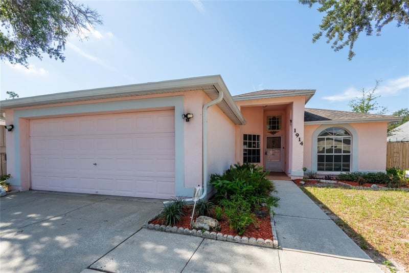 1914 Woodcut Dr, Lutz, FL 33559